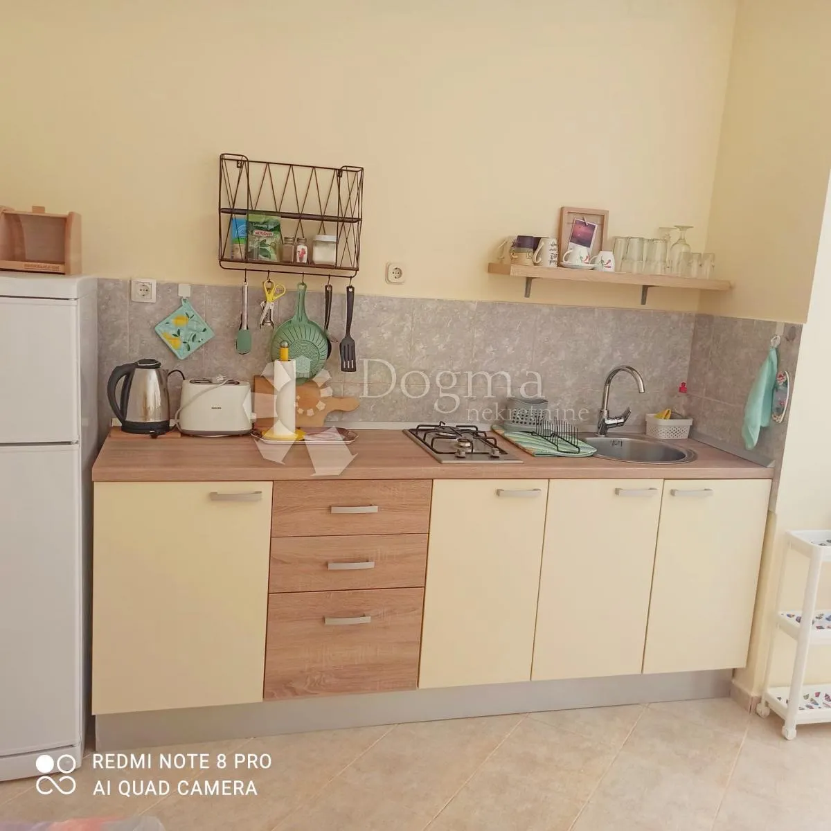 prodaja kuće 80m od mora, 6 apartmana - slika 17