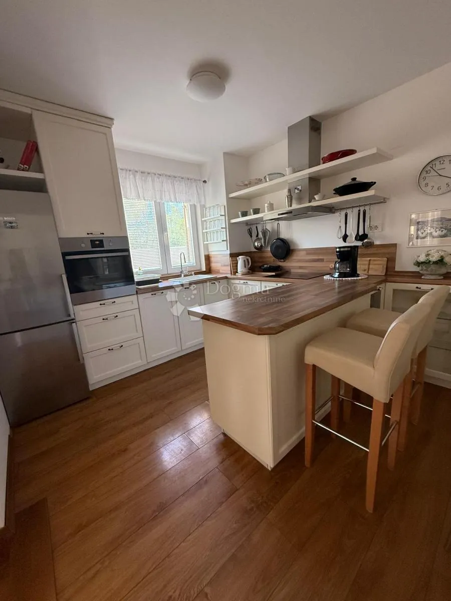 kuća na pagu s velikim dvorištem - 310m2 - slika 7