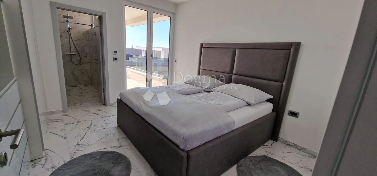 vila s bazenom zemunik - slika 3