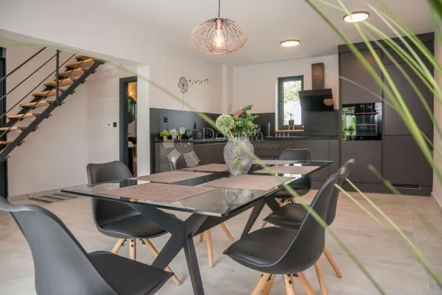 vila s bazenom i velikim maslinikom, crno - zadar! - slika 4