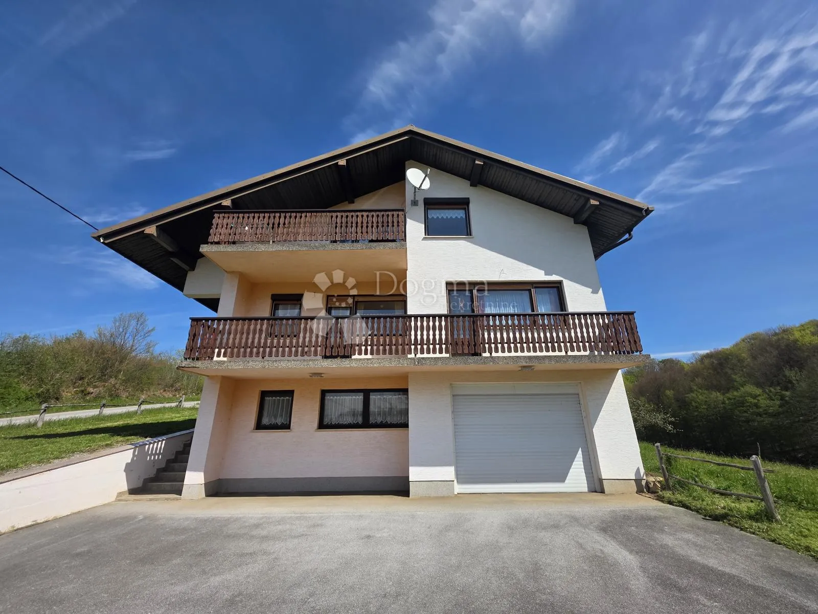 prodaja, kuća, velika jelsa, nkp 300 m2 sa okućnicom - slika 1