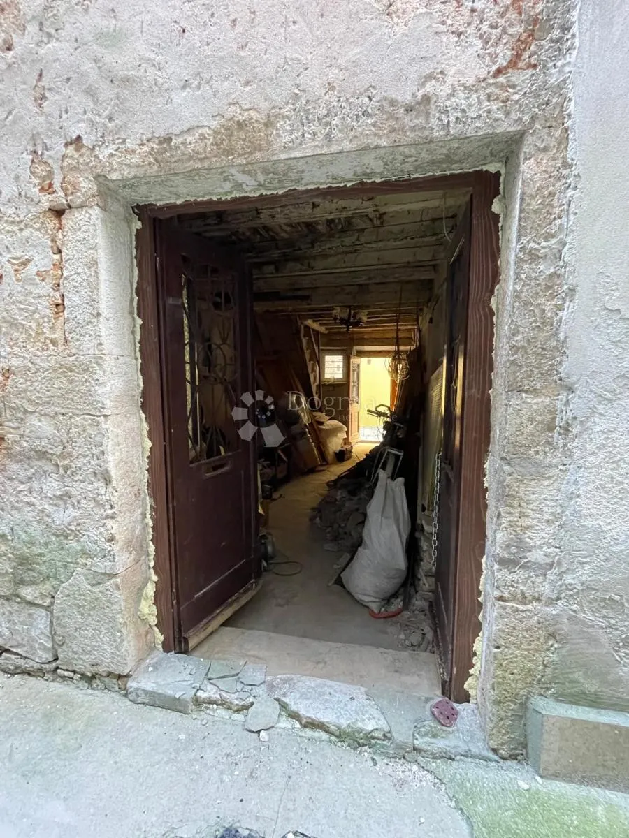 preslatka kućica za potpunu renovaciju u srcu vodnjana - slika 19