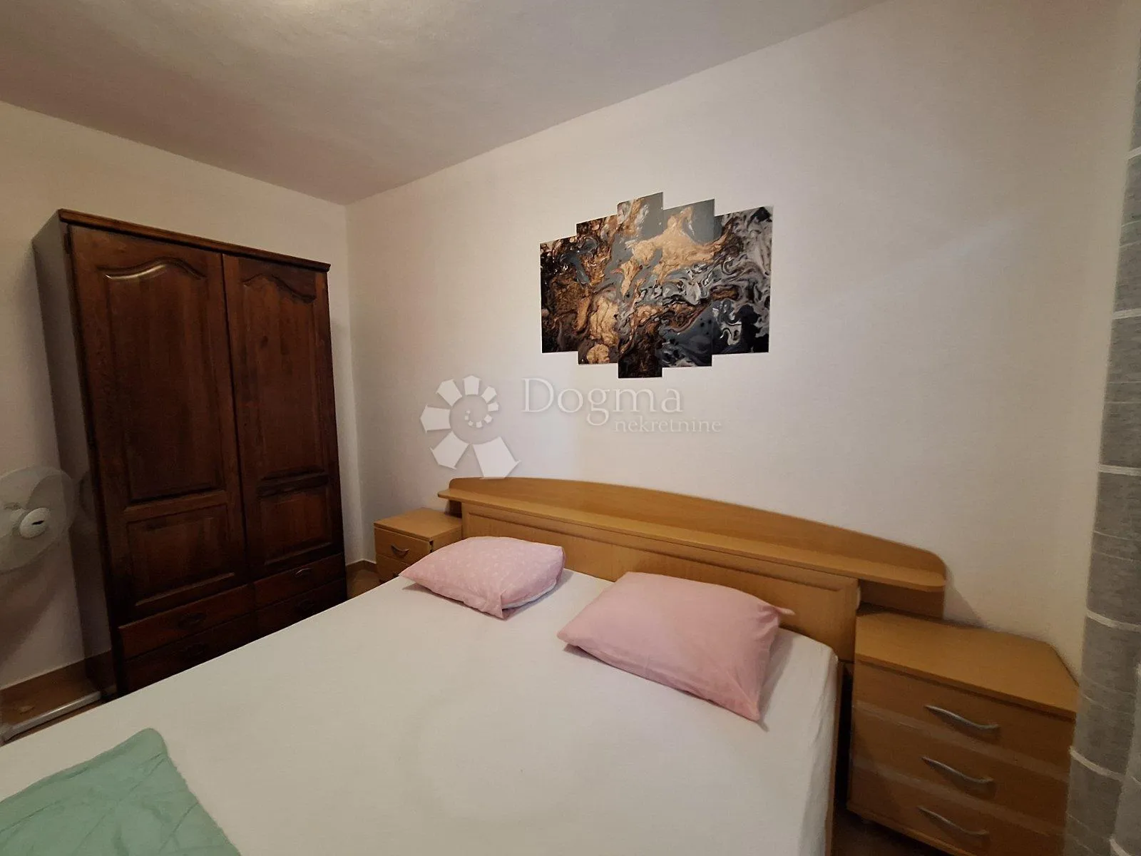 samostojeća kuća sa 3 apartmana - slika 5