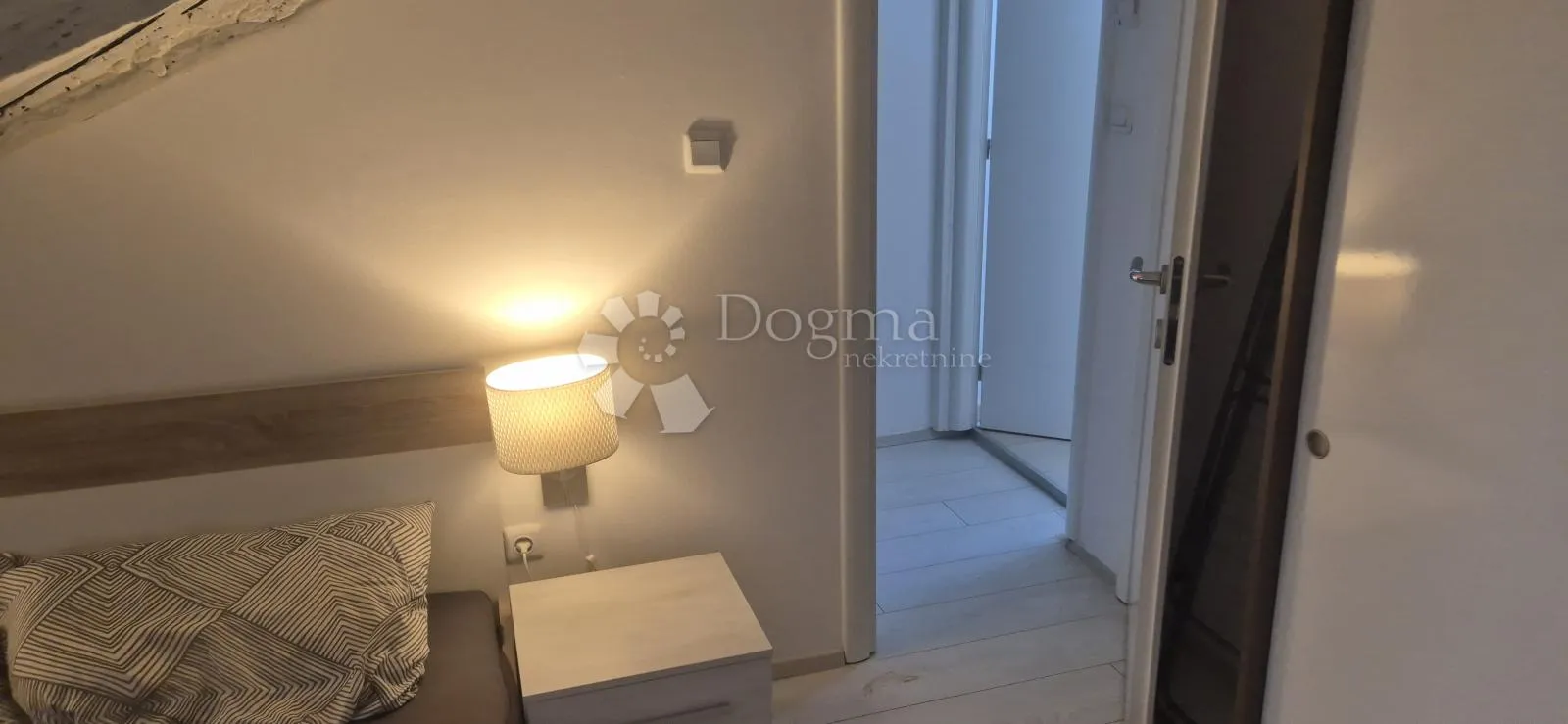 dva apartmana u strogom centru - slika 6