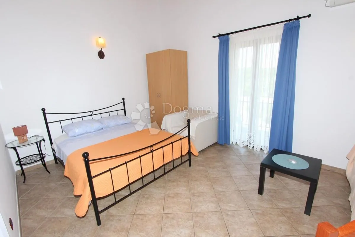 kuća sa apartmanima - slika 18