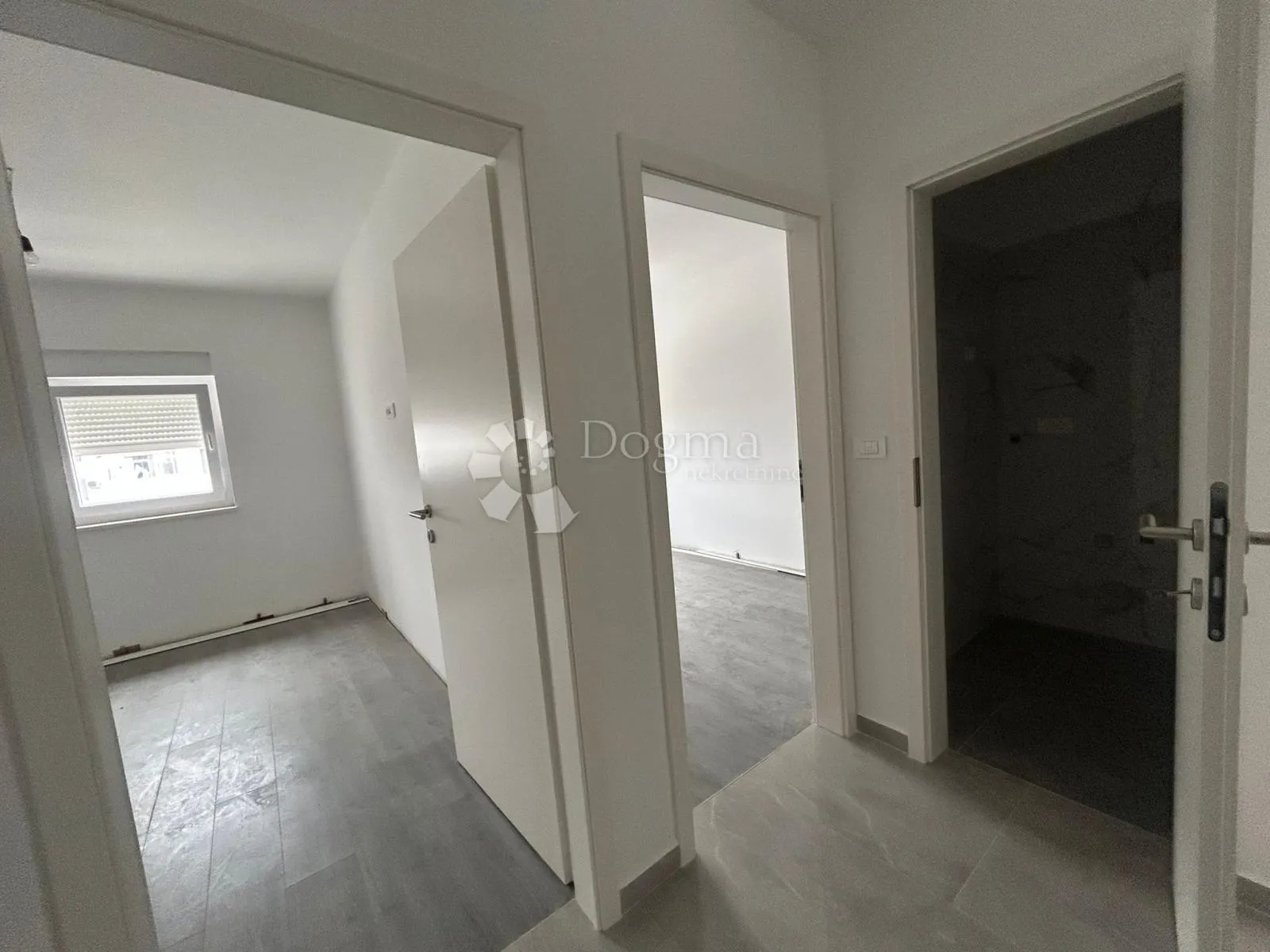 novogradnja buje - stan 68m2 + terasa + parking - slika 2