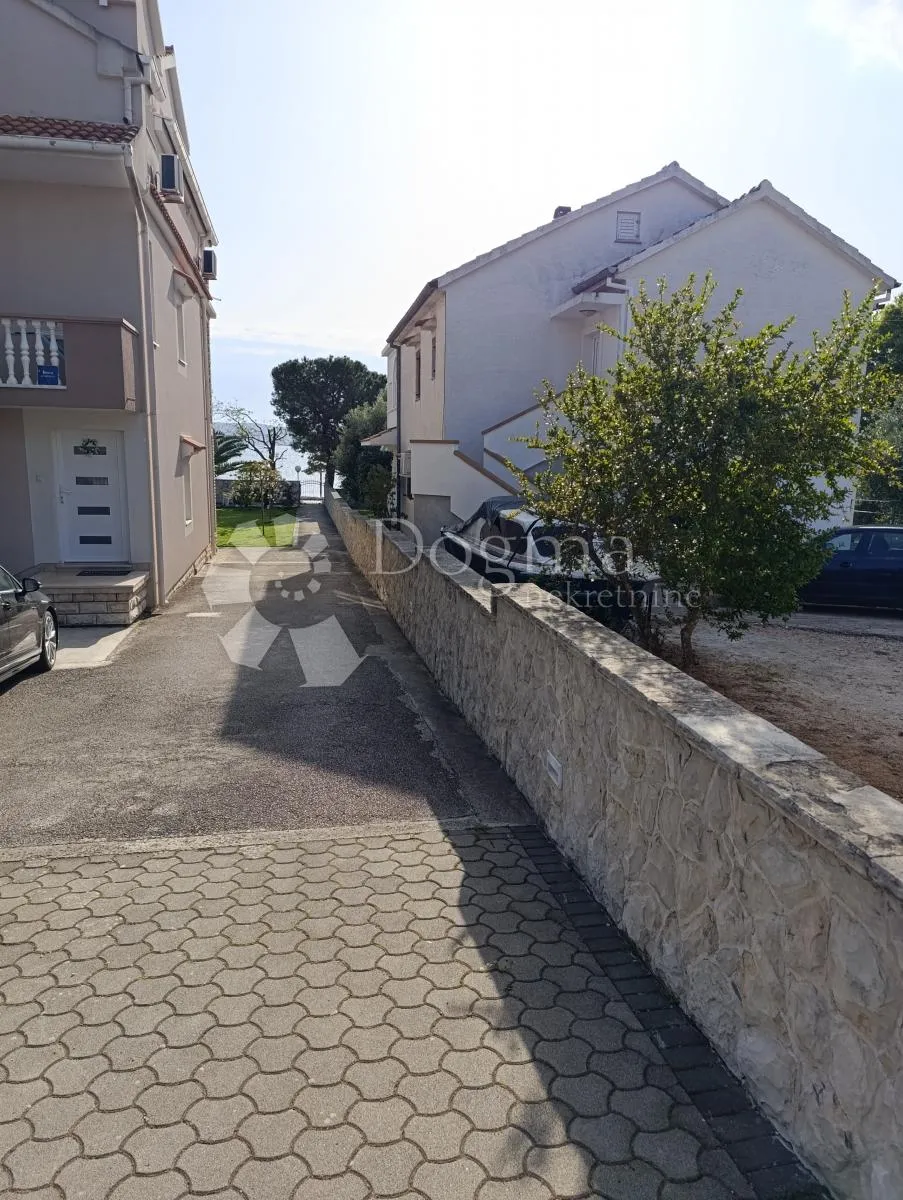 bibinje - apartmanska kuća prvi red do mora - slika 9