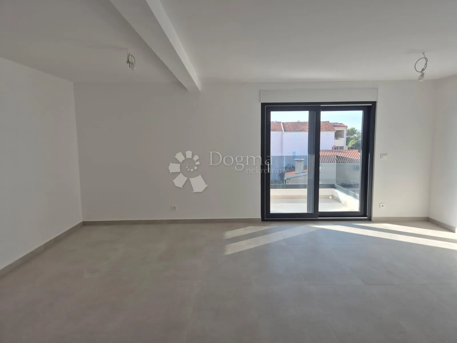 novogradnja – moderan stan (s10) s balkonom i pogledom na more, manje od 150 m od plaže – okrug gornji - slika 7