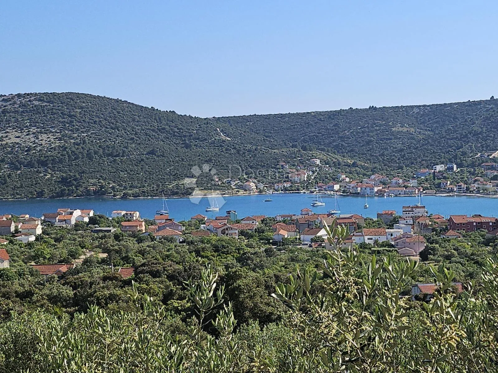 Građevinsko zemljište s pogledom na more - Vinišće, Marina
