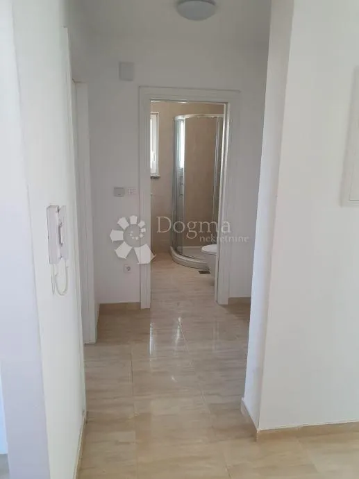 apartman s bazenom malinska - slika 6