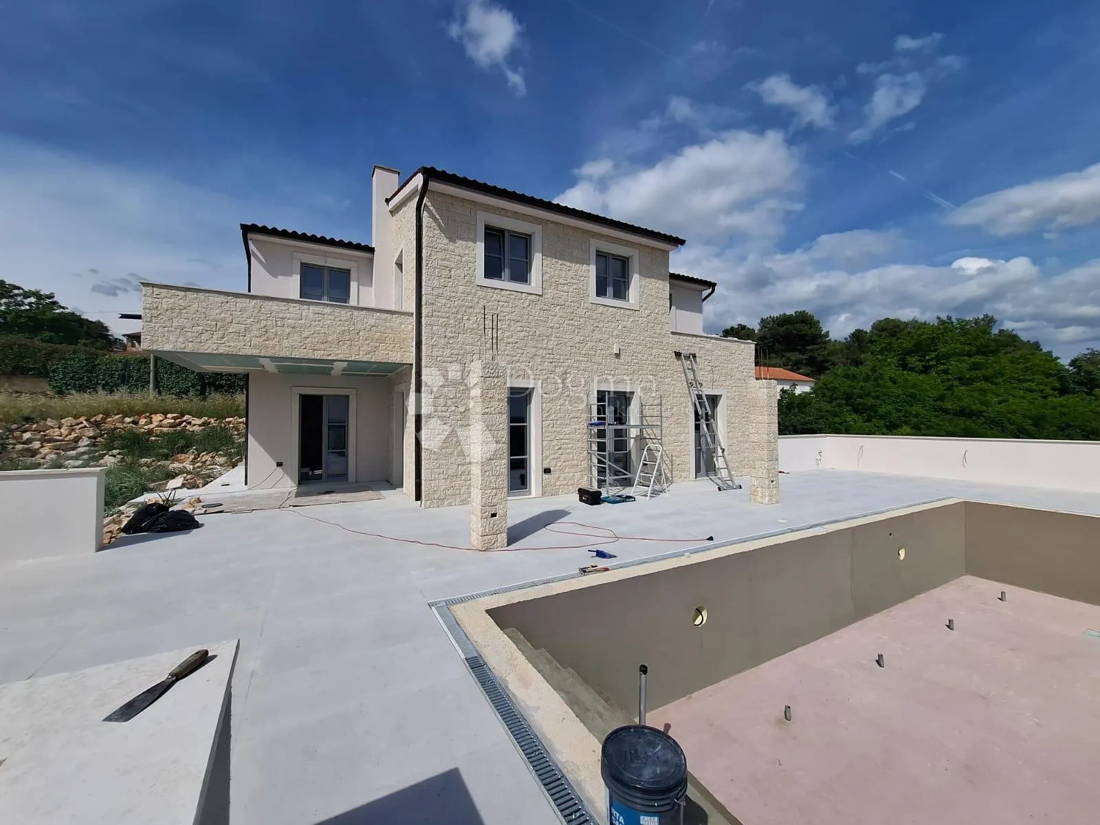poreč (okolica) - vila sa infinity bazenom i pogledom na more - slika 3
