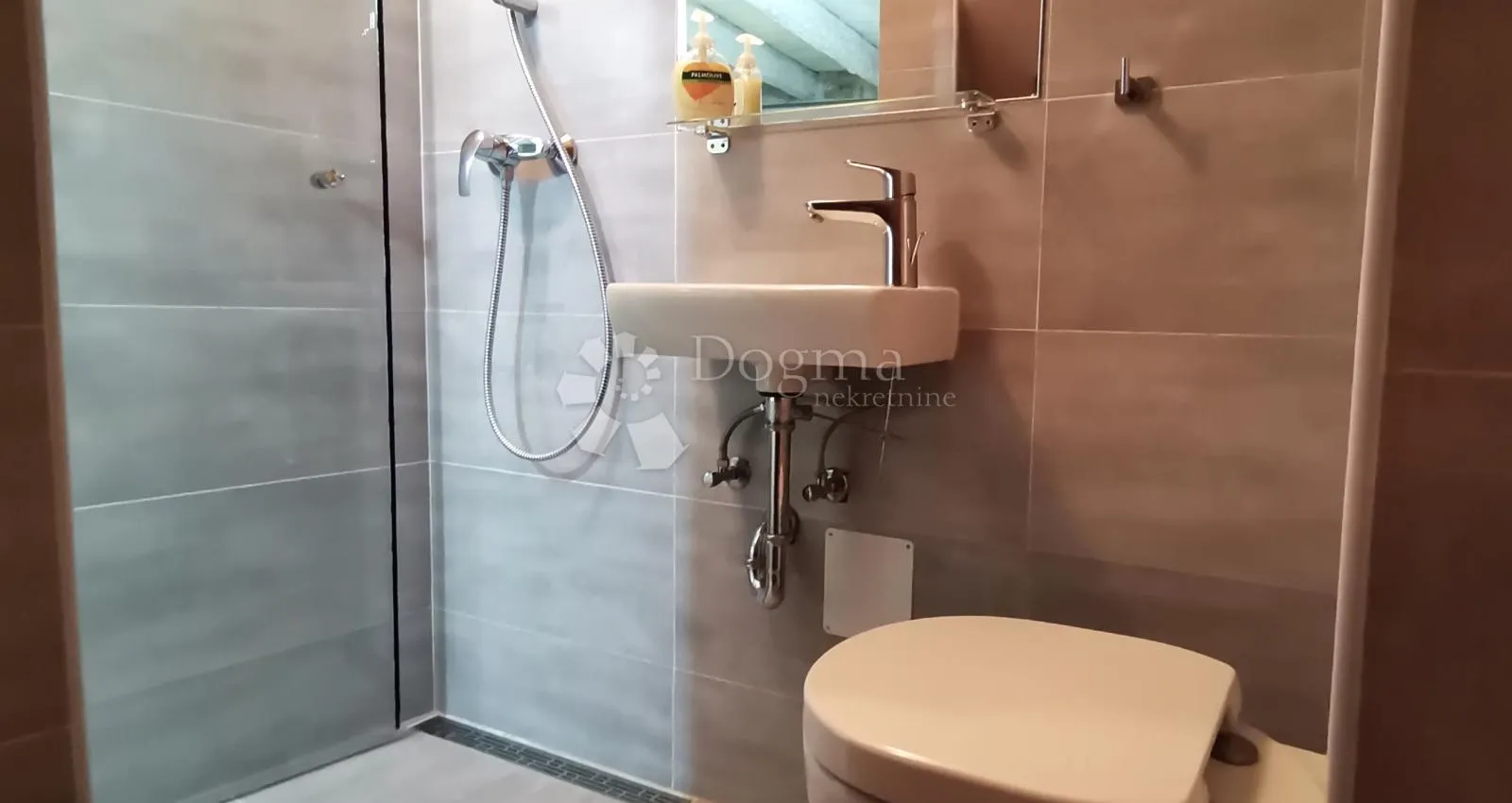 rovinj - sniženo! kuca s 3 apartmana u srcu starog grada - slika 25