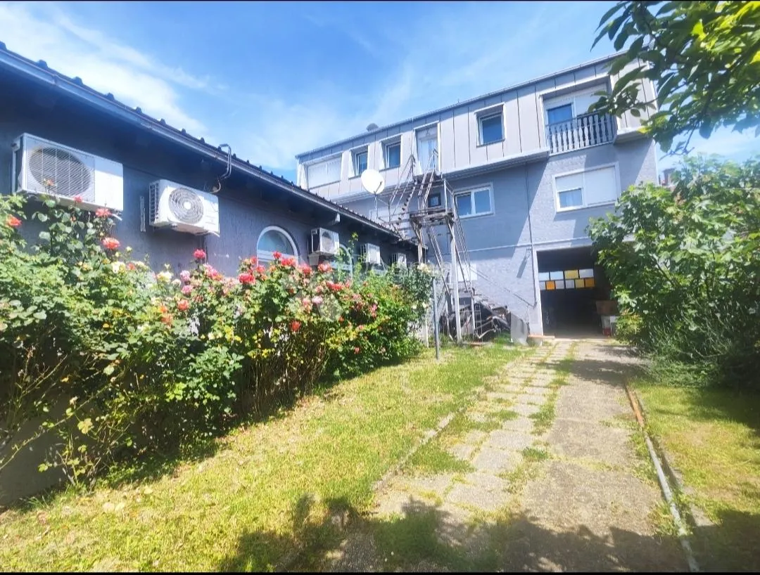 hotel na zlatnoj lokaciji - slika 26