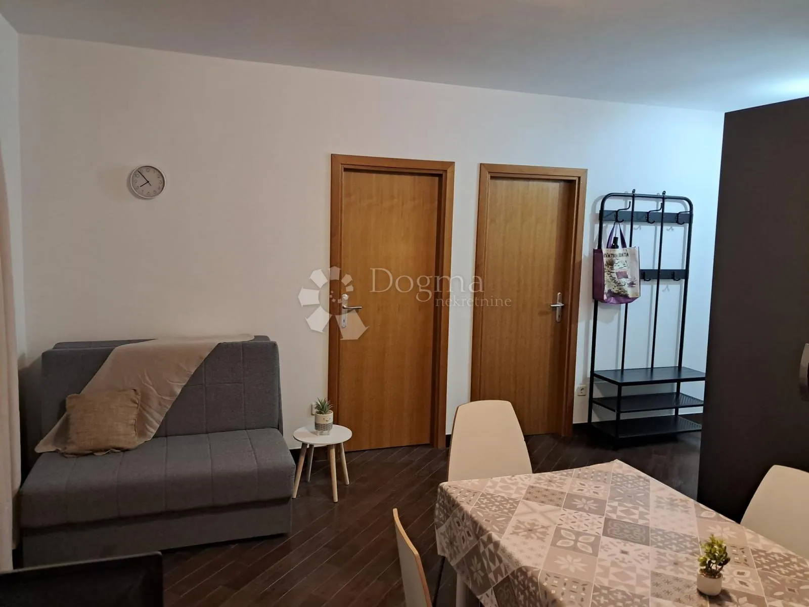 novi nekorišten apartman 200m od mora - slika 3