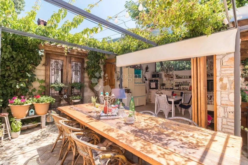 ekskluzivno! apartmanska vila u blizini mora - slika 22