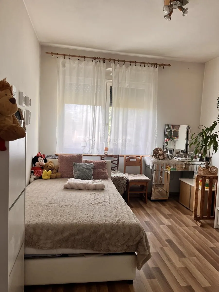 stan sa garažom u zgradi, blizina radničke ceste - slika 5