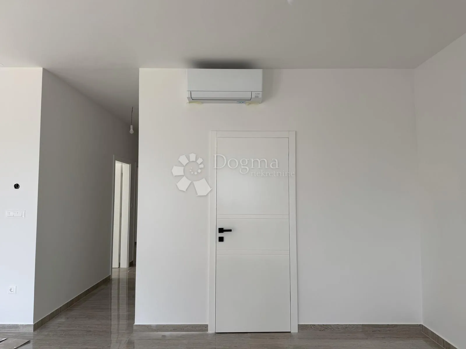 penthouse 20m od mora, maslenica - slika 15