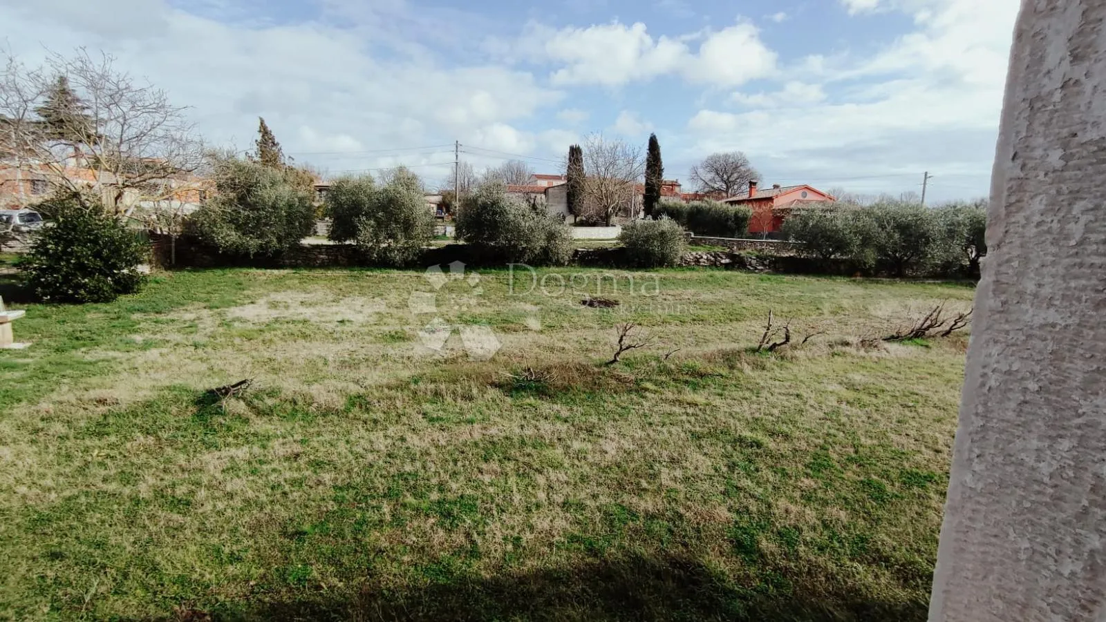 kuća sa građevinskim zemljištem - slika 11