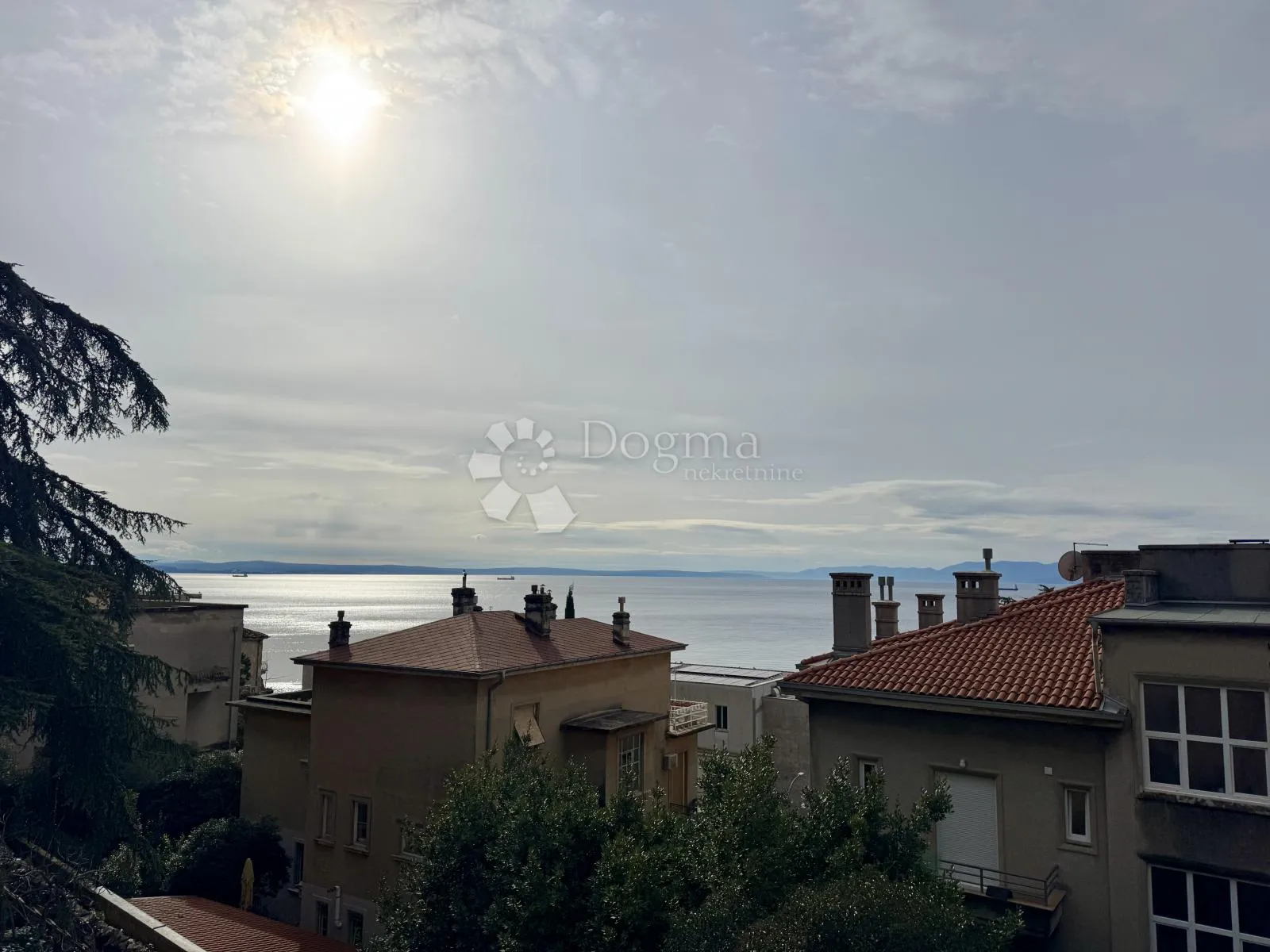 stan na dvije etaže u vili - pećine - slika 2