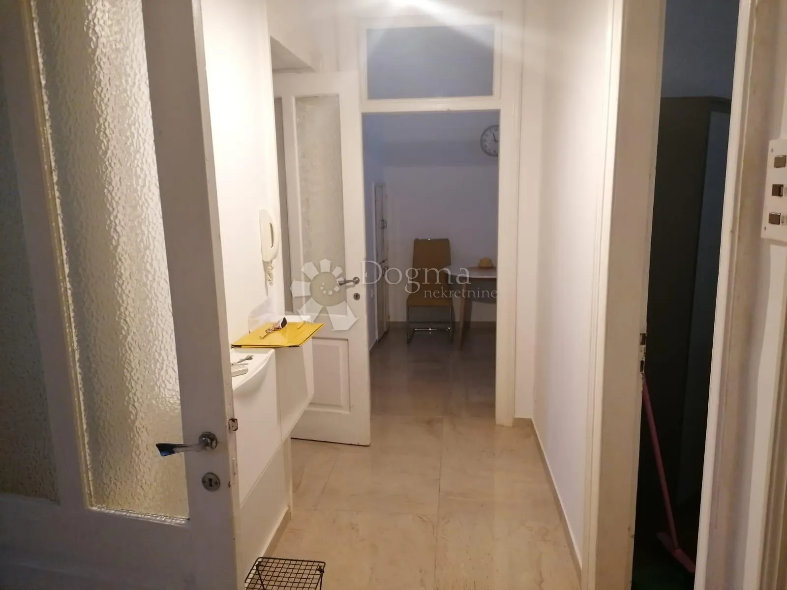 ugodan stan na belvederu - slika 19