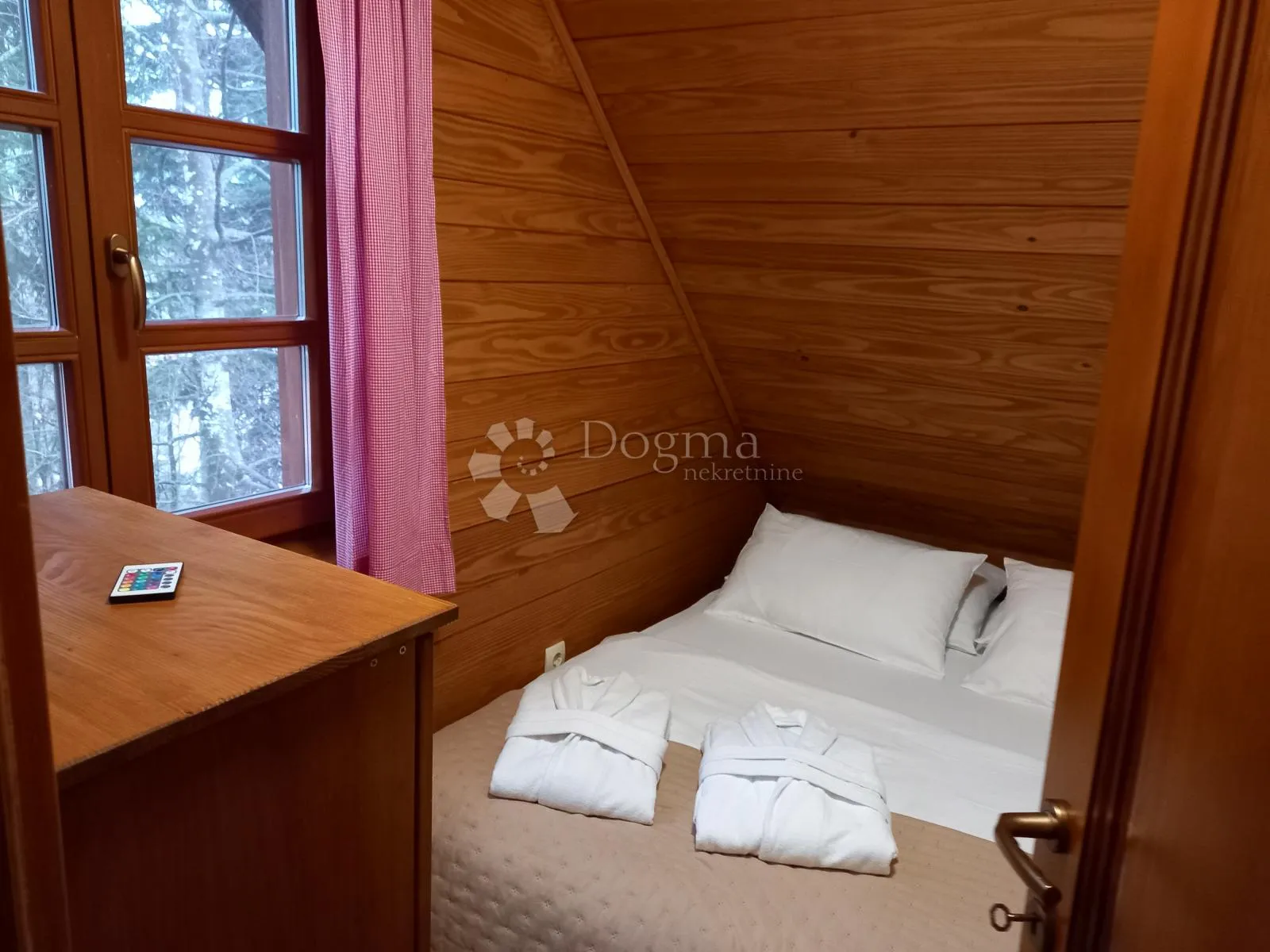 vrbovsko, autentična drvena kuća s velikim terenom i wellness sadržajima - slika 8
