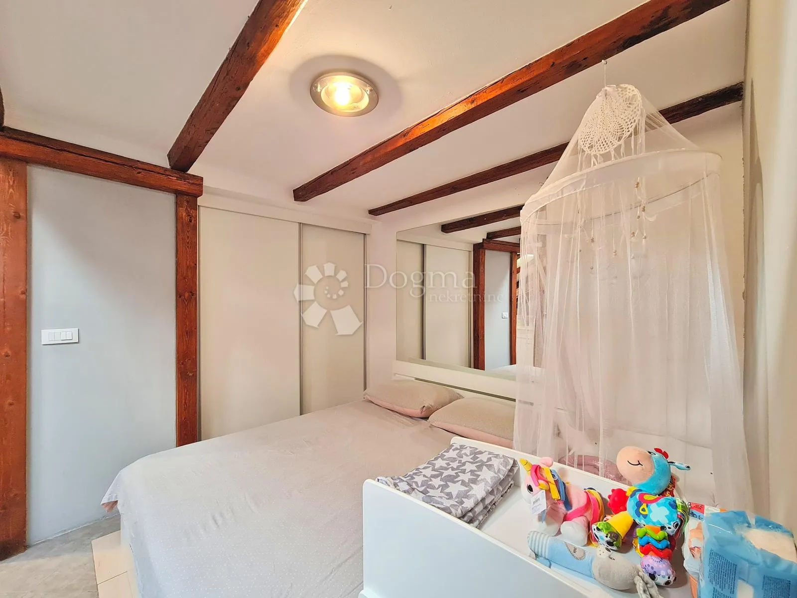 tri apartmana u srcu grada - slika 24