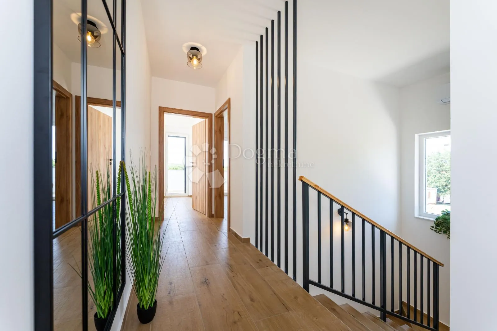 moderna vila s bazenom u žeravi - slika 24