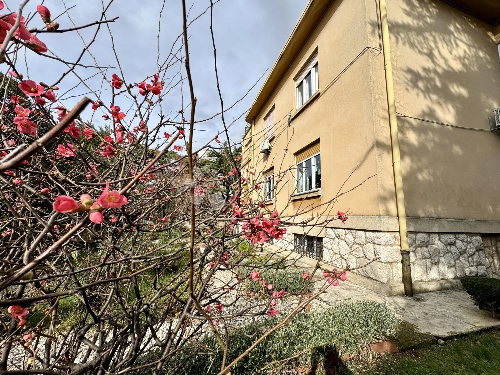 stan na dvije etaže u vili - pećine - slika 17