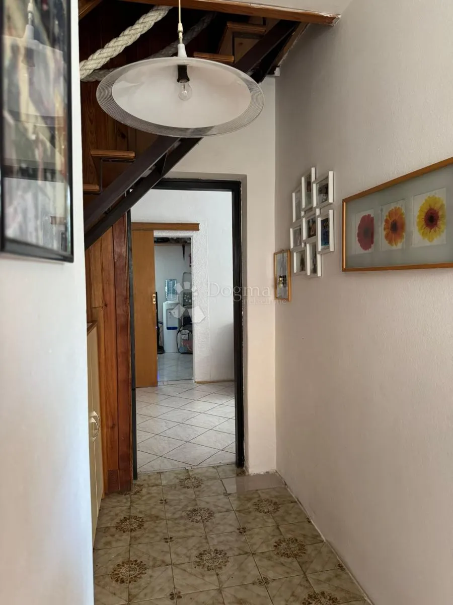 prekrasna kuća u vrsima – samo 30 m od mora! - slika 26