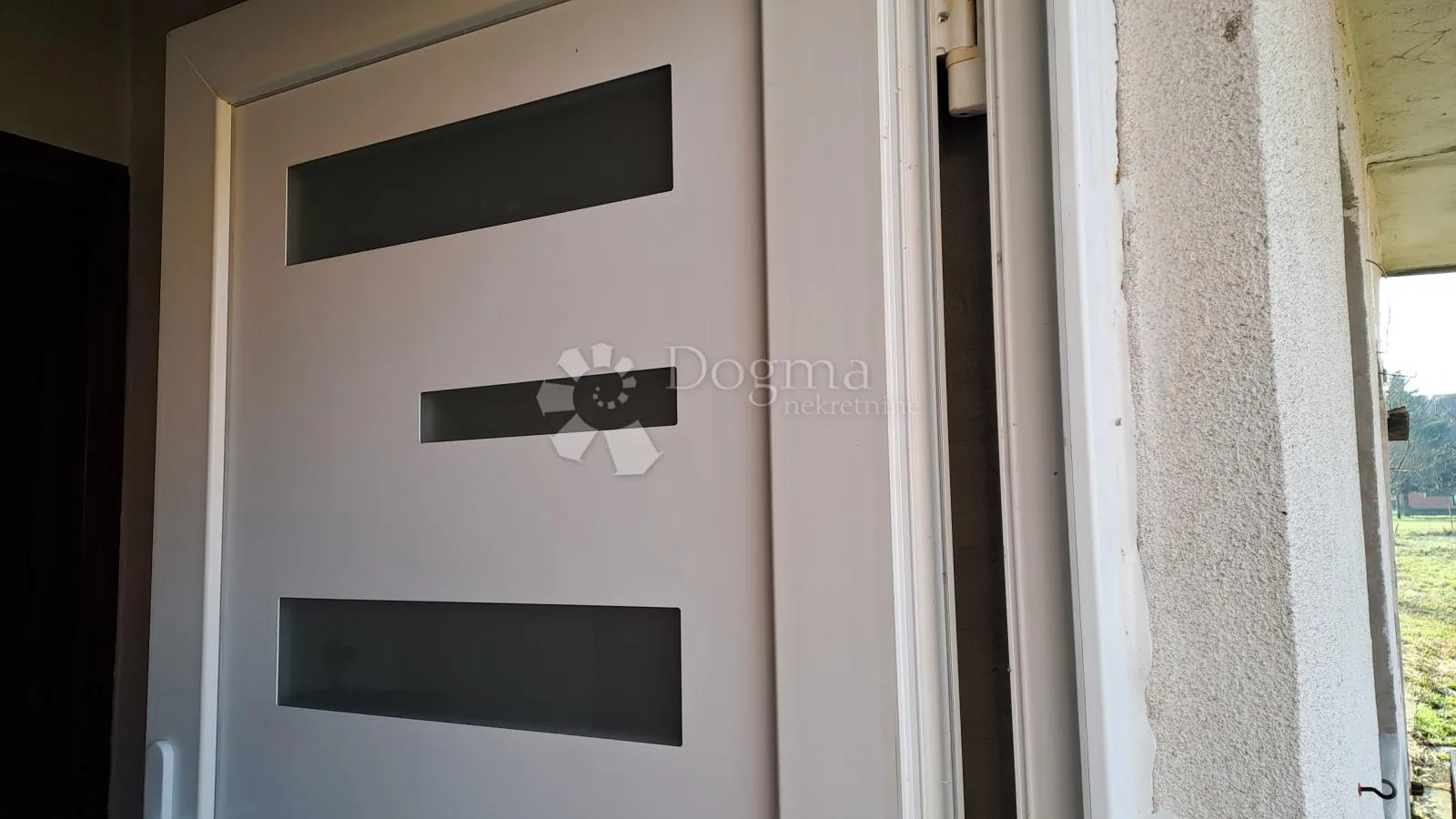 izvrsna lokacija, kuća s 3 stana - slika 24