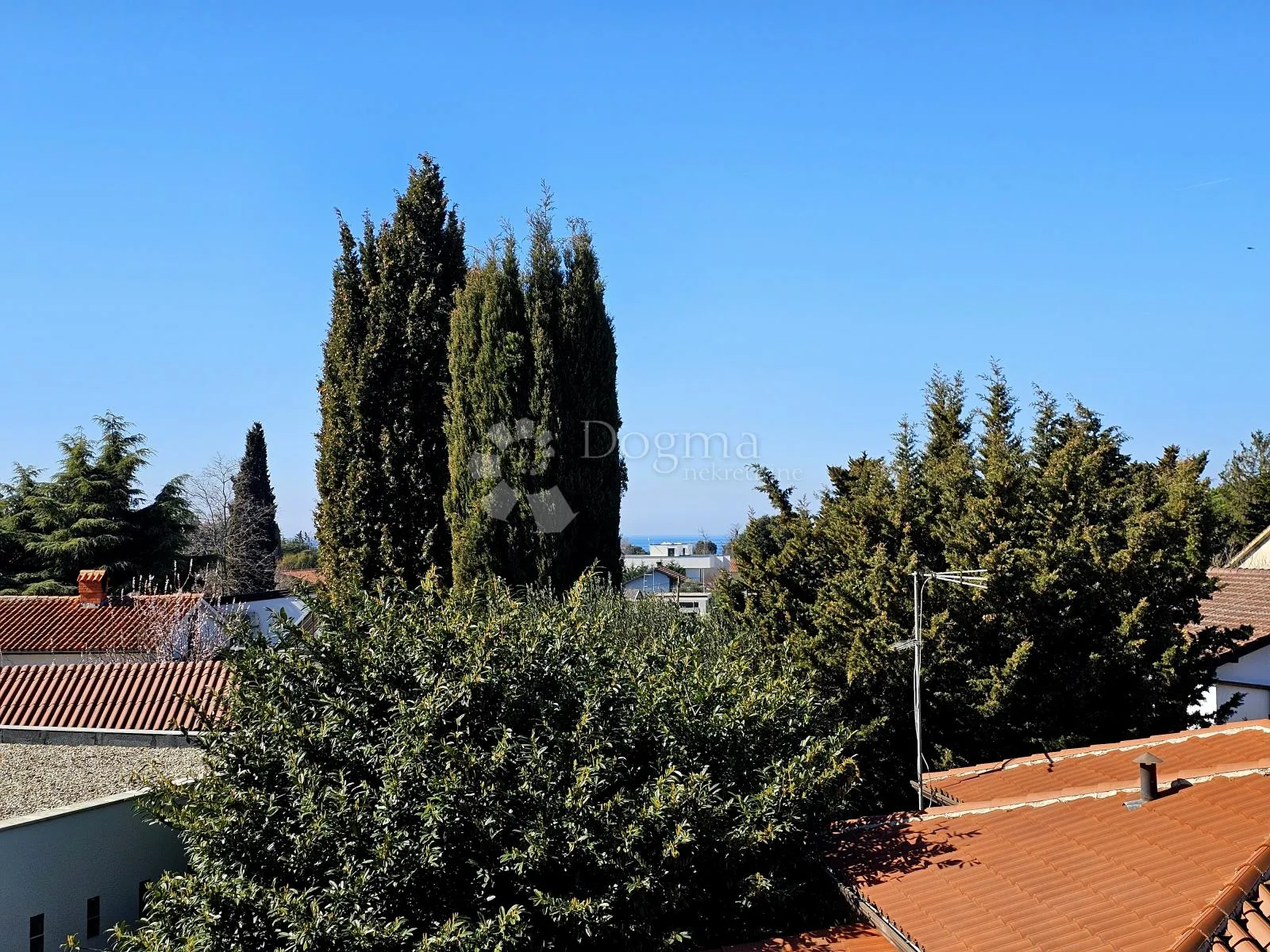 stan 400m od mora s pogledom na more i garažom - slika 2