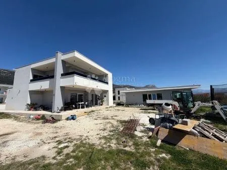 dvoetažna kuća i odvojeni apartman 280m2 - slika 3
