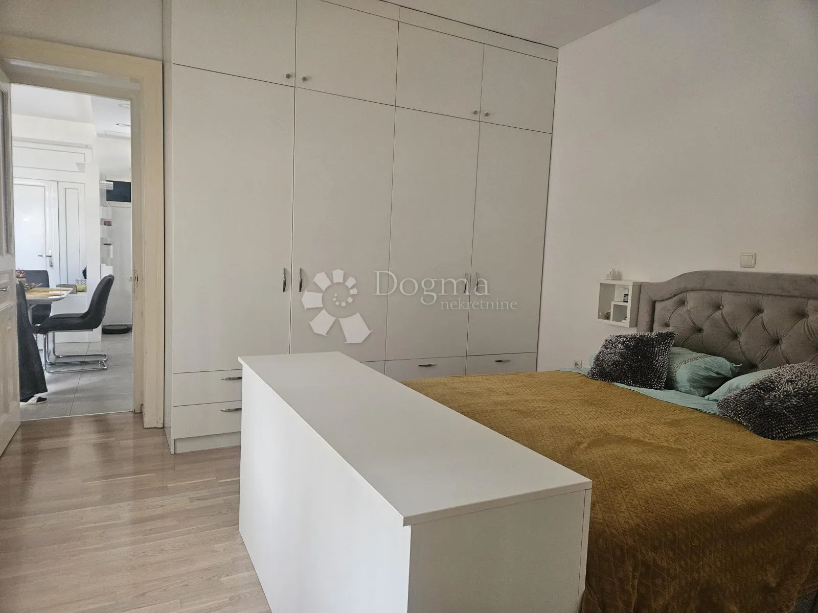 belveder odličan stan 70 m2 - slika 16