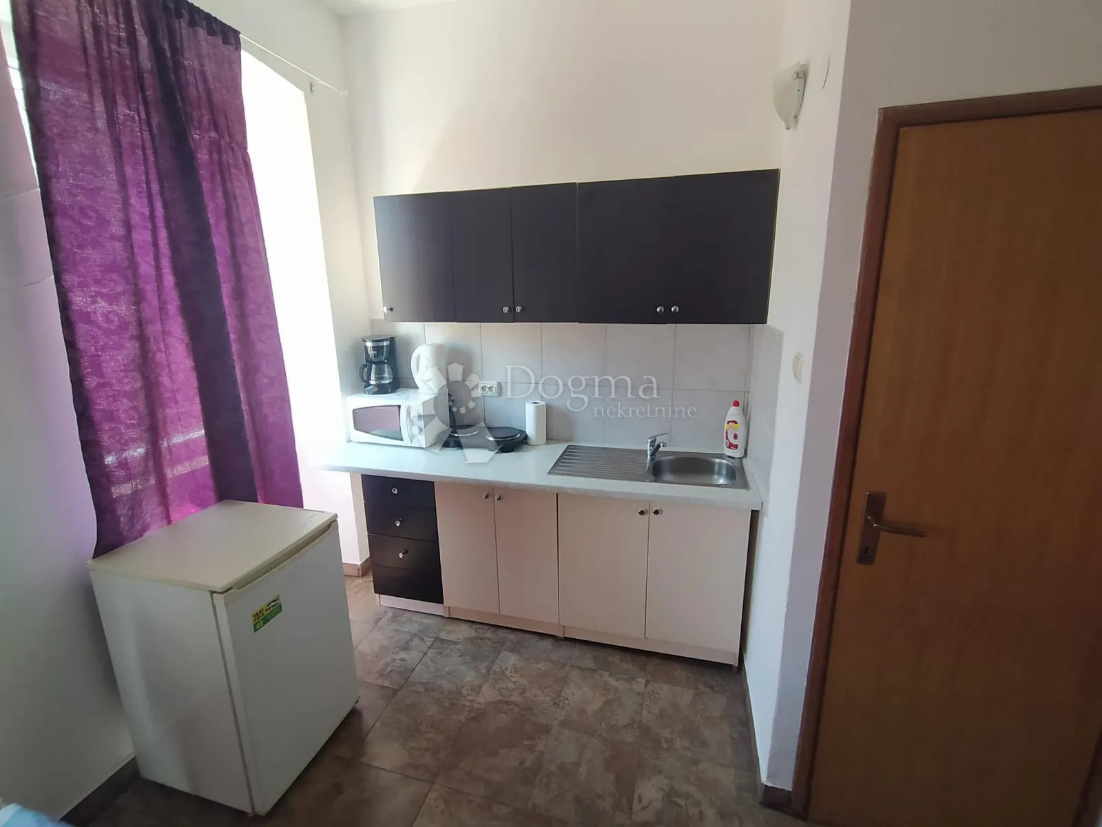 četverosoban stan u centru pule - 4 studio apartmana - slika 12