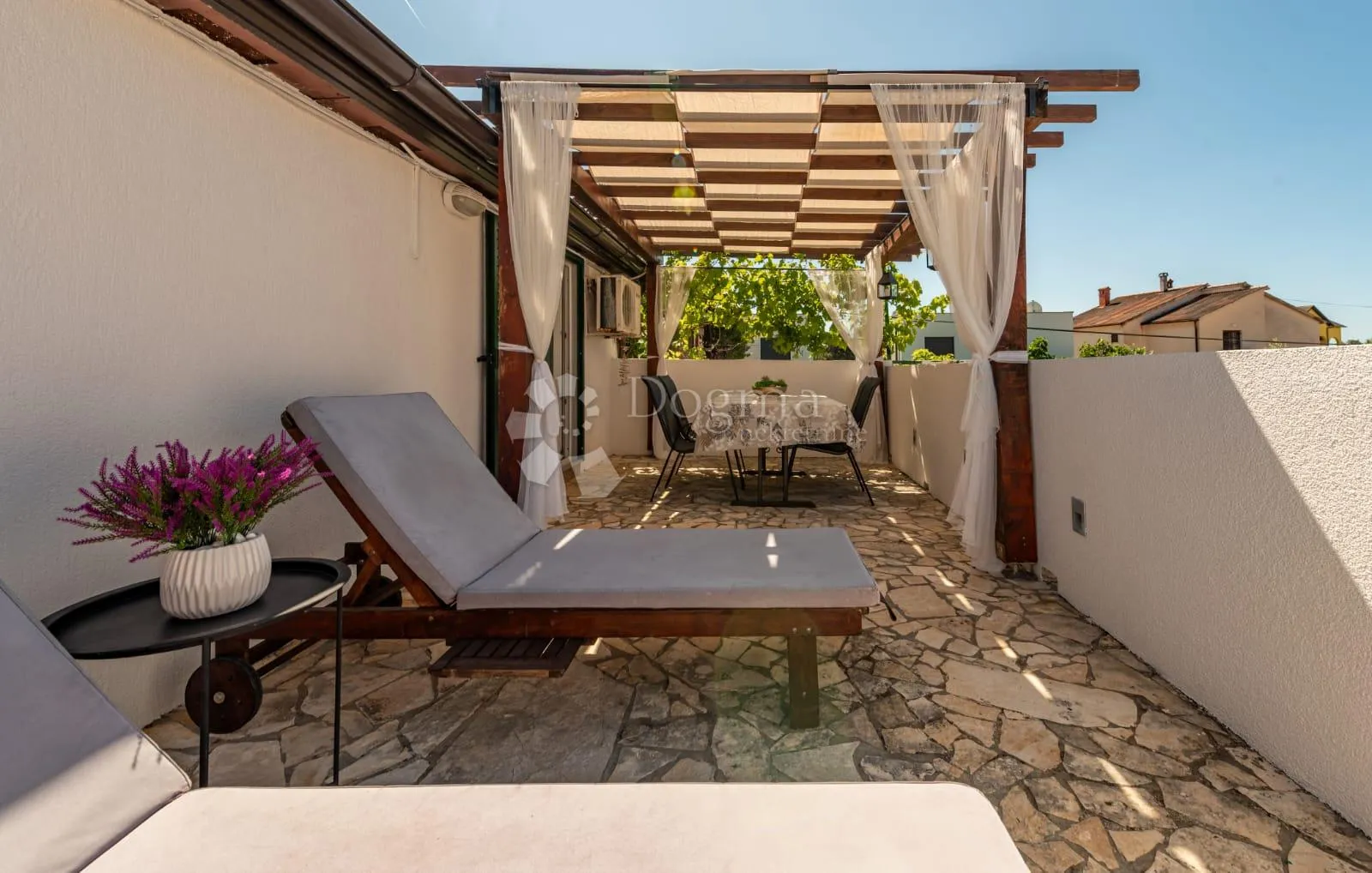 tri apartmana s bazenom - slika 66