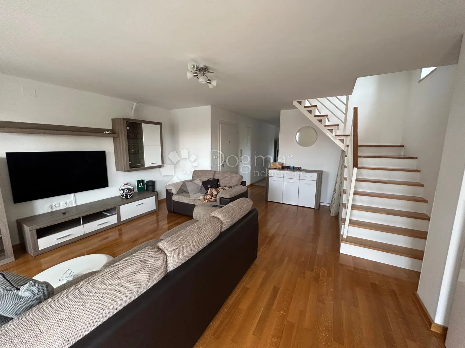 Dvoetažni apartman u mirnom okružju - Kremenići, Malinska-Dubašnica