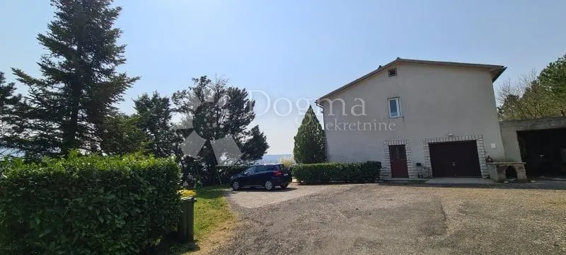 kuća sa 2 stana i prostranom građevinskom okućnicom - slika 29