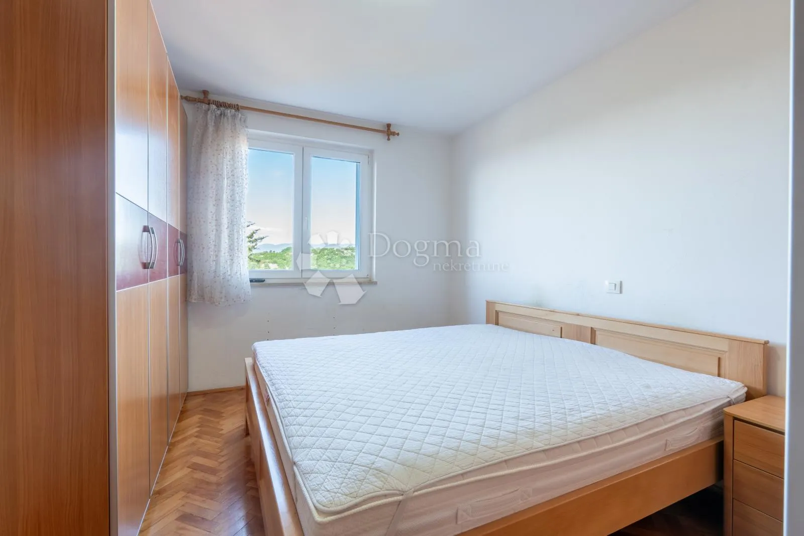 rijeka,škurinje-trosoban stan prostran od 85m2 - slika 9