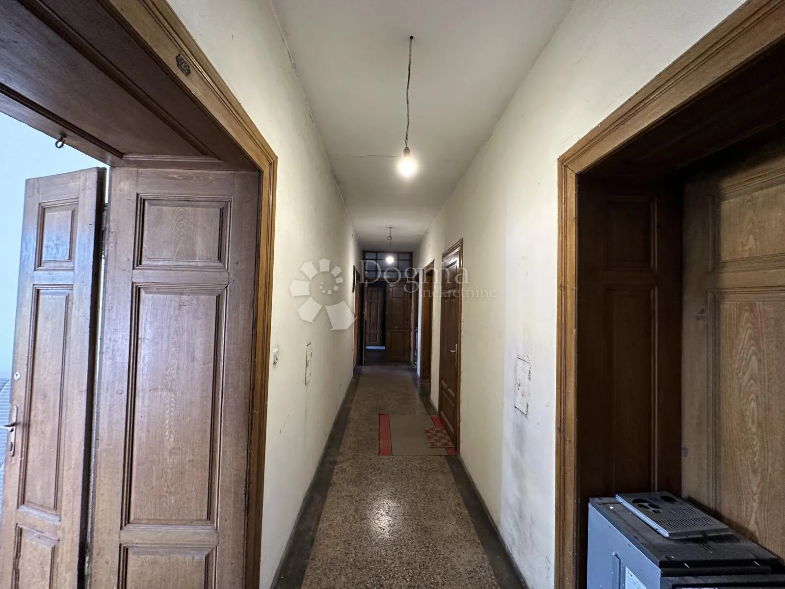 poslono stambena zgrada centar otočac - slika 11