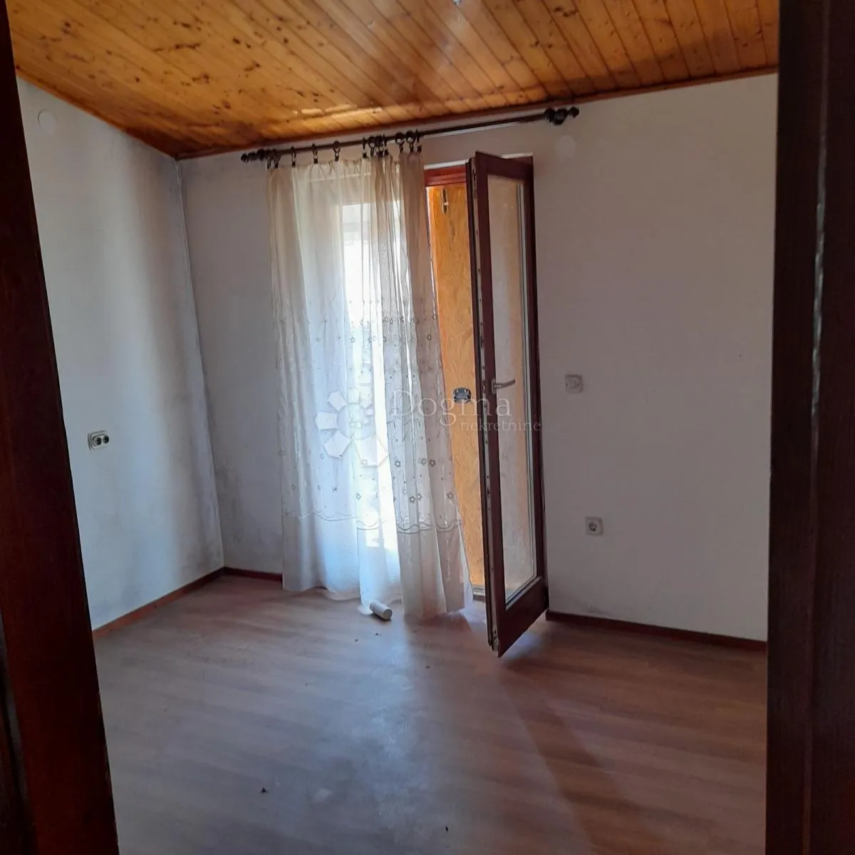 labin, kuća sa odvojenim studio apartmanom i garažom nedaleko labina - slika 15