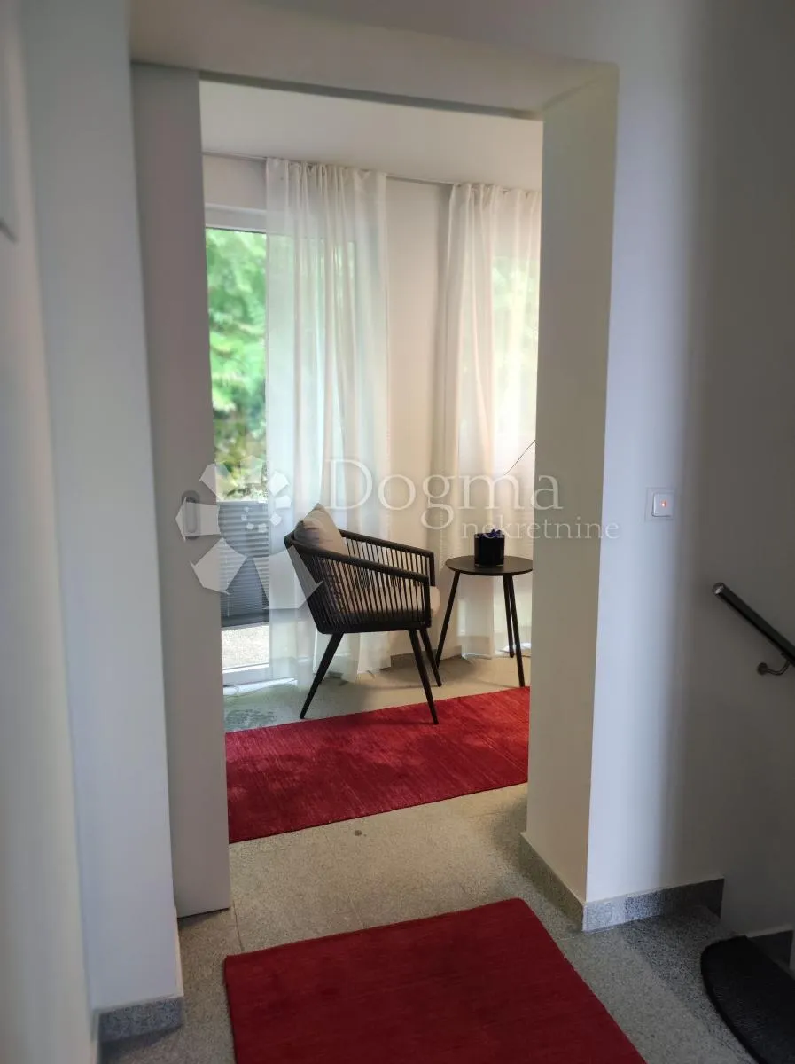 turistička ljepotica sa panoramskim pogledom - slika 10