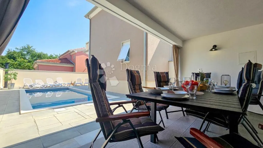 uređena vila s bazenom na 500m od mora - slika 28