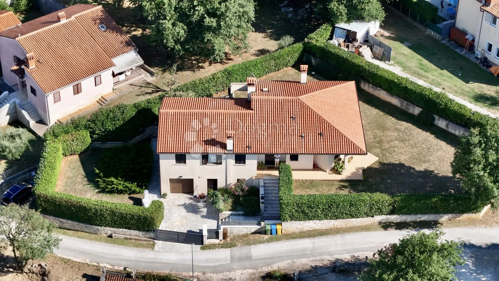 kvalitetna obiteljska kuća sa garažom , 1 km od centra - slika 3