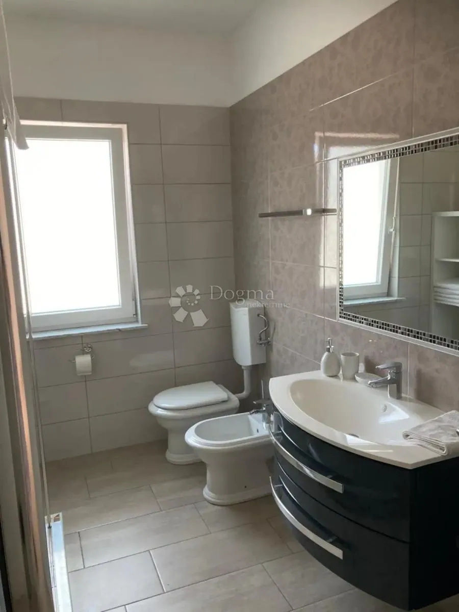 kuća s bazenom, 1000m2 okućnice, panoramski pogled - slika 26