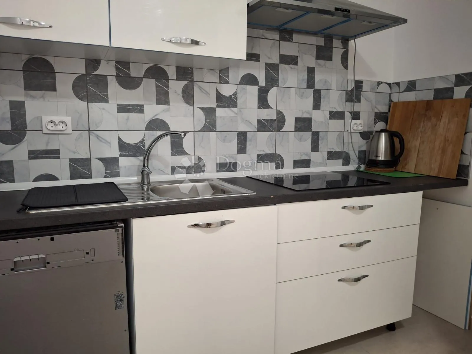 APARTMAN IZ SNOVA NA OTOKU RABU, MJESTO LOPAR– SAMO 300 m OD PJEŠČANE PLAŽE!