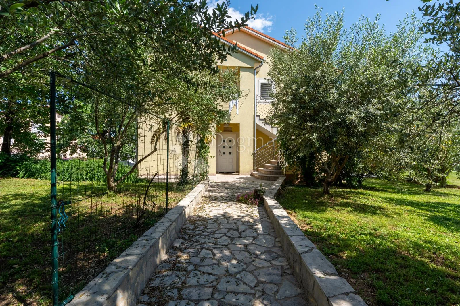 srdoči-240m2 više parkirna mjesta,okućnice 931m2 - slika 37