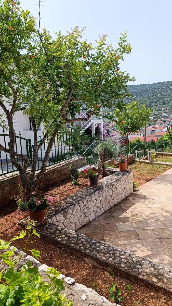 kuća s 4 apartmana - marina - slika 22