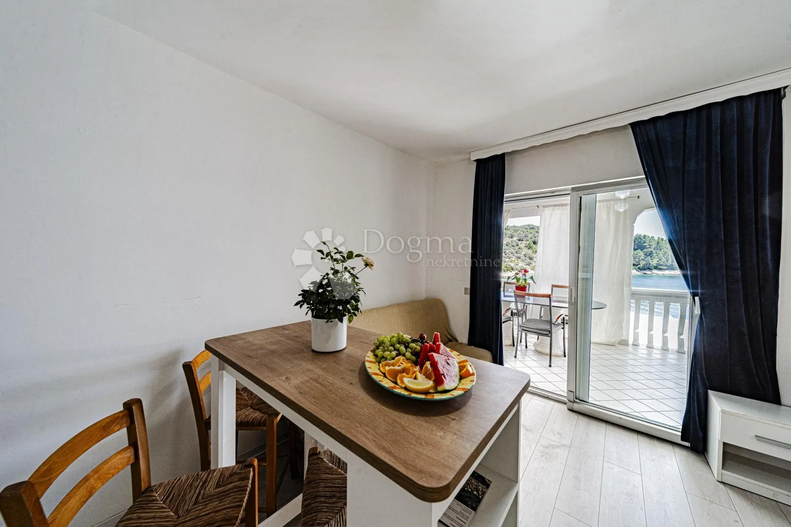 prvi red do mora: samoodrživa apartmanska vila s uhodanim poslovanjem – vela luka, korčula - slika 147
