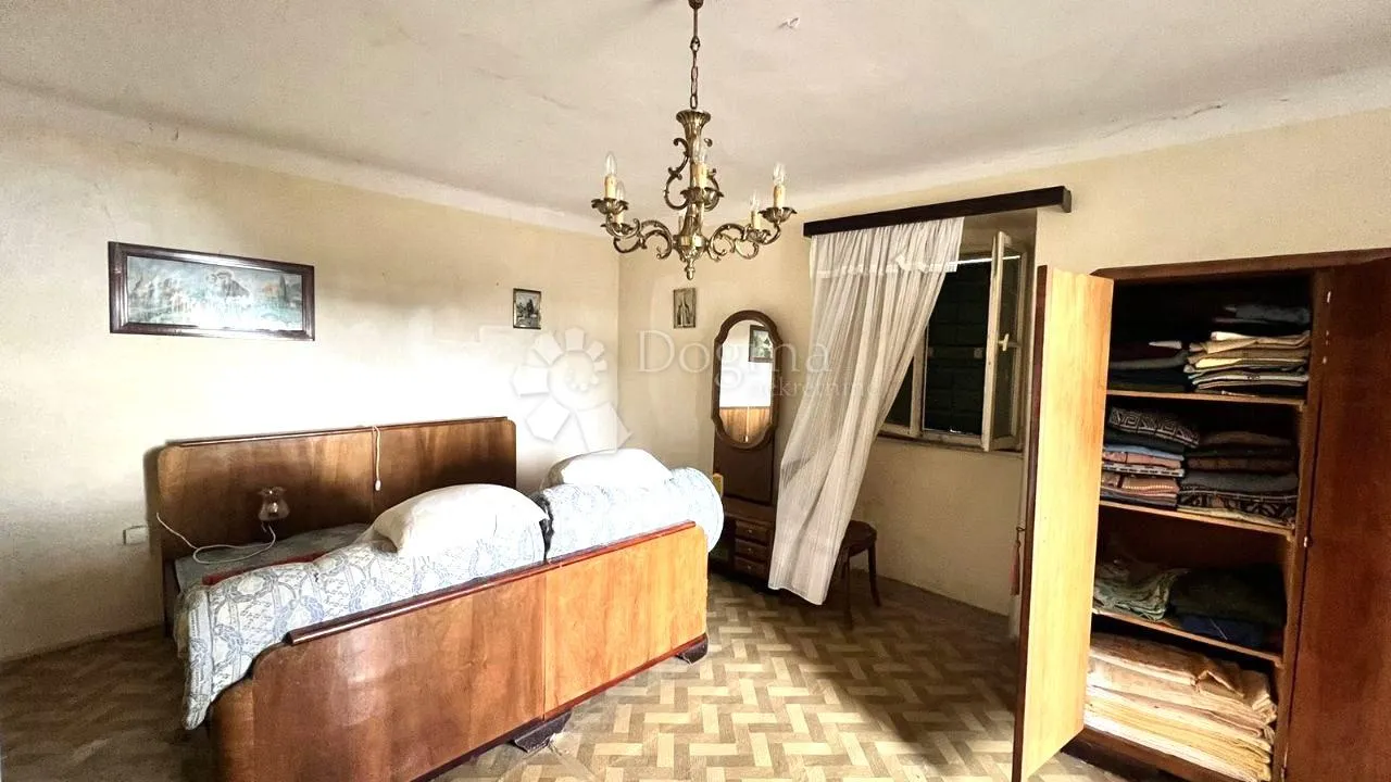 lijepa dvojna kuća za renovaciju s pogledom na more, okolica labina - slika 13