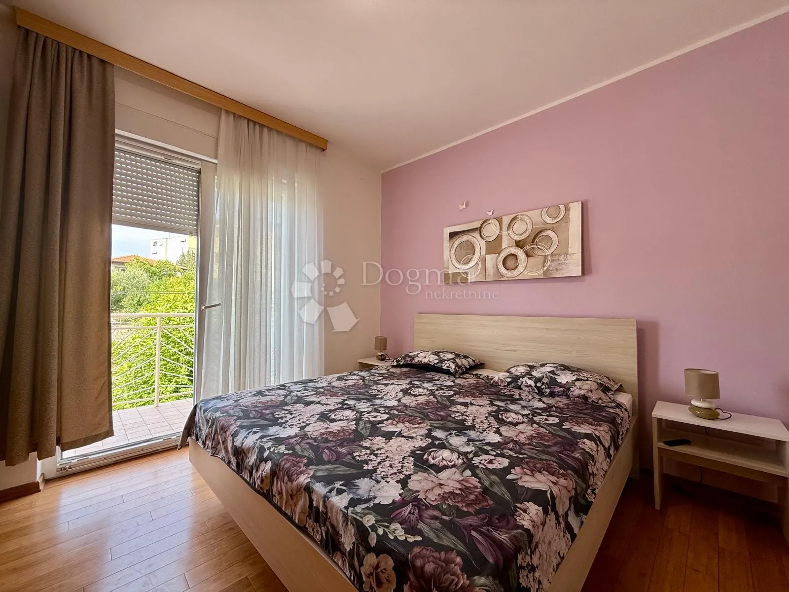 prostran dvosoban stan, 90 m²– pula - slika 6